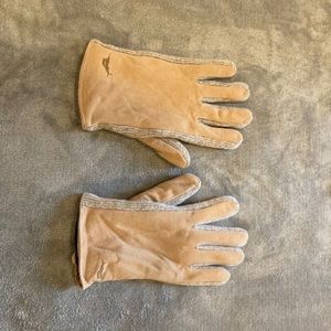 Gloves with furry inside